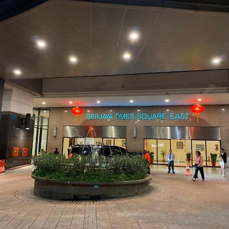 Ringko Service Apartments At Berjaya Times Square Kl Куала Лумпур Екстериор снимка